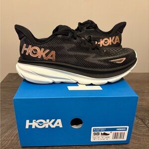 Hoka Clifton 9 in Black